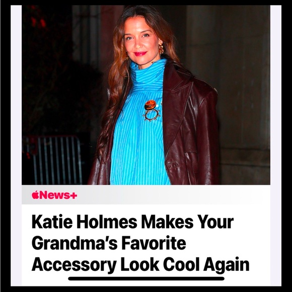 Elegant Red Fox Brooch with Gem Accents, New - Picture 10 of 10